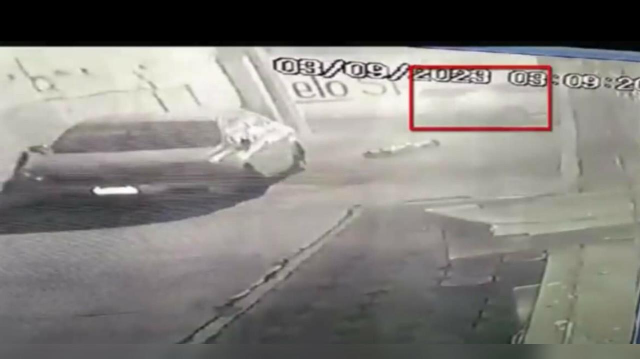 Captan cámaras de videovigilancia a varios hombres abandonando un cadáver en calles de la colonia Constitución de 1917 en Tlalnepantla. Foto: Captura de pantalla