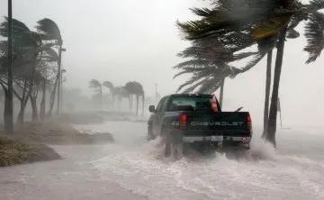 Según las proyecciones de la dependencia, Jova se convertiría en huracán categoría 1 el miércoles a 480 km al sur de Isla Socorro, Colima. Foto: Forbes.