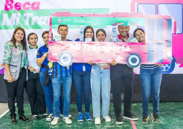 Entrega DIF Guadalupe Beca Mi Transporte a estudiantes