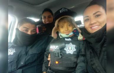 Oficiales dan último adiós a Jesús, niño que fue policía por un día