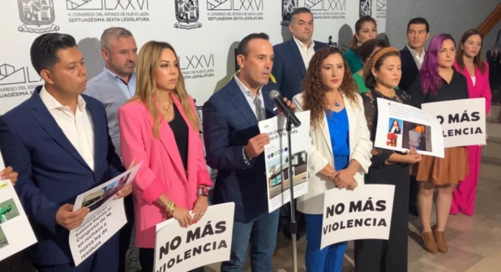 Legisladores del PRI y el PAN, en el Congreso local, pidieron para los ataques en su contra por parte del gobierno del estado. Foto. Armando Galicia