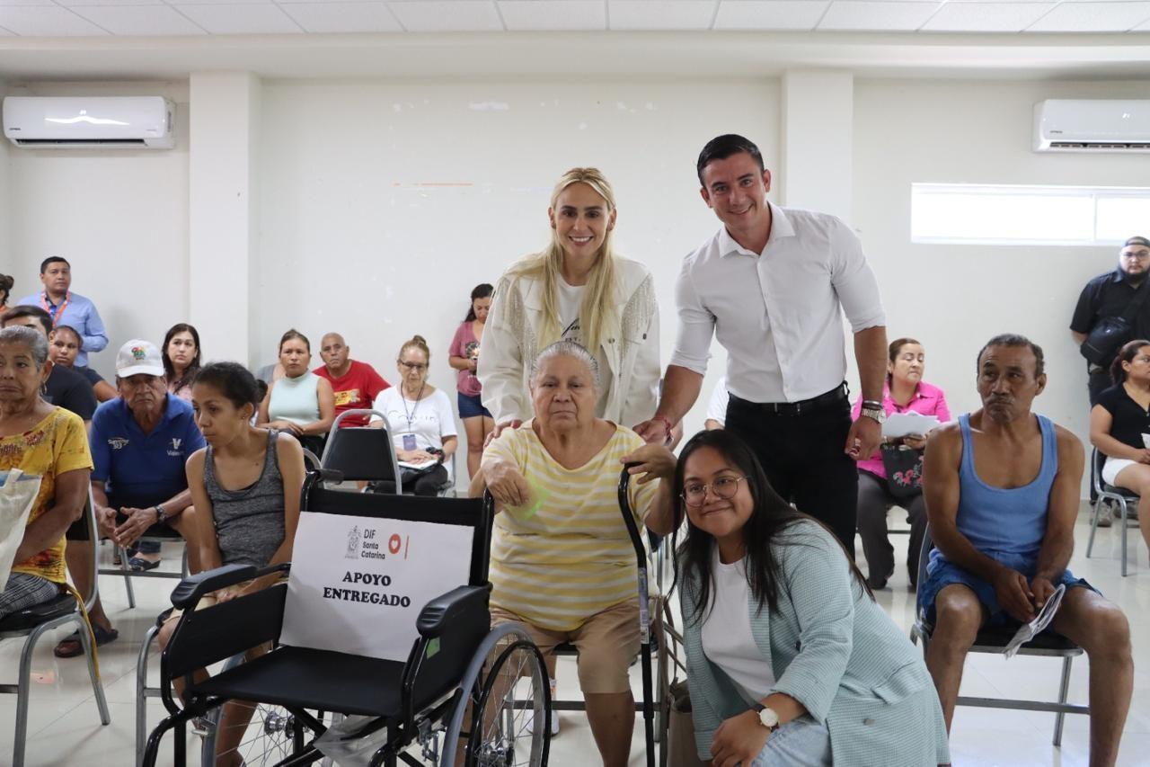 La presidenta del DIF Santa Catarina, Paola García Yves, encabezó esta valiosa iniciativa que tuvo lugar en las instalaciones del Salón Polivalente de la colonia Mártires de Cananea. Foto: Municipio de Santa Catarina