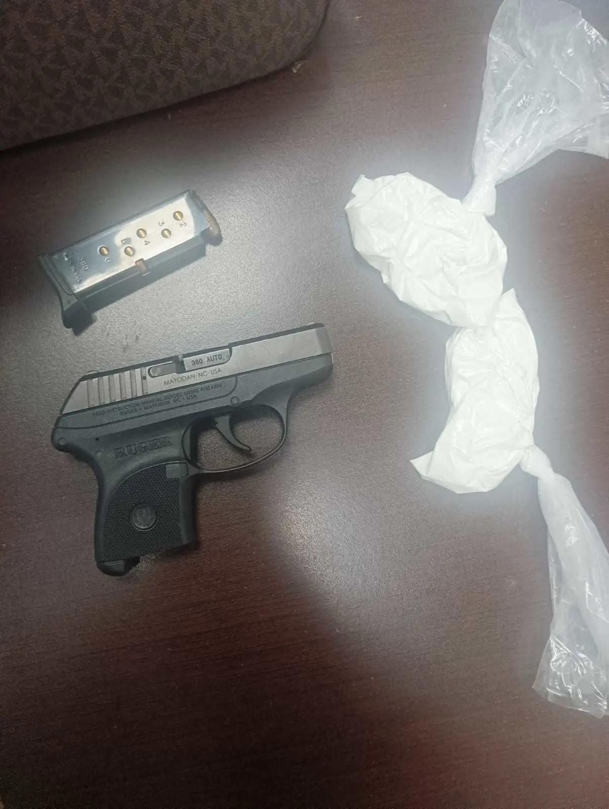 Caen 3 personas con pistola y cocaína en Apodaca