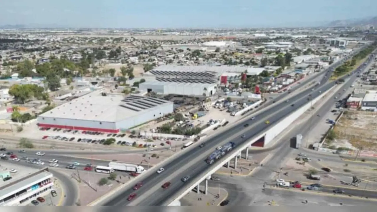 La instalación del muro de contención logrará dividir los carriles del puente, evitando impactos frontales. Foto: Facebook Ayuntamiento de Gómez Palacio.