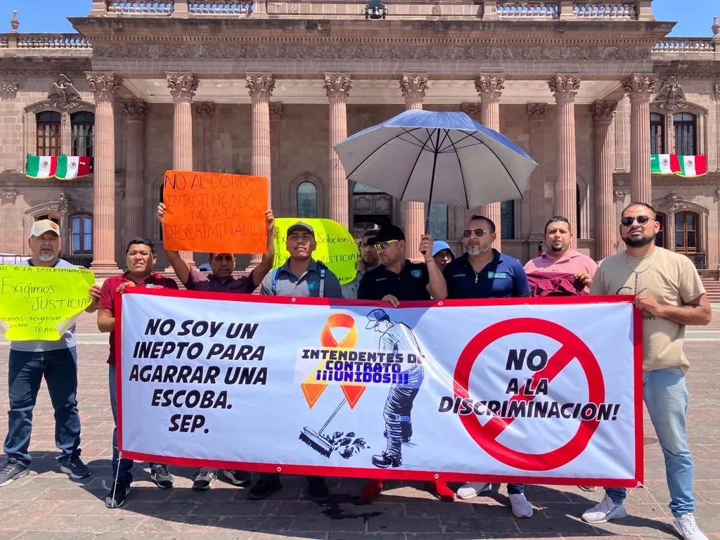 Los ex empleados dijeron no tener plaza, ni prestaciones, solo su sueldo, por lo que al ser despedidos no recibieron ninguna remuneración. Foto: Rosy Sandoval.