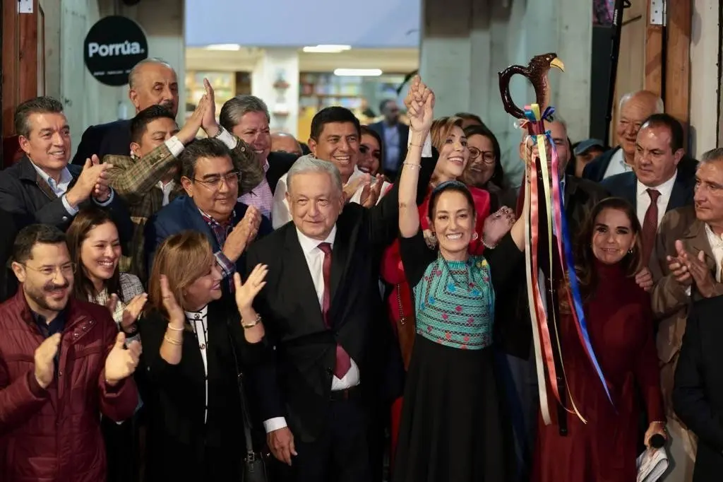 VIDEO: AMLO entrega bastón de mando a Claudia Sheinbaum