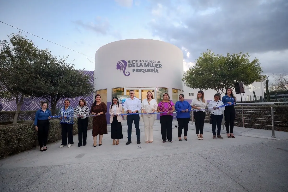 El alcalde de Pesquería, Patricio Lozano, inauguró la nueva sede del Instituto Municipal de las Mujeres en Colinas del Aeropuerto. Foto: Gobierno de Pesquería