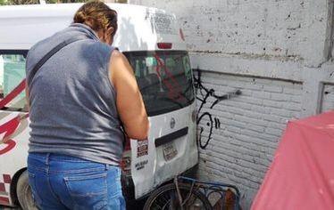 Paradero ubicado casi en esquina con la carretera México-Querétaro.