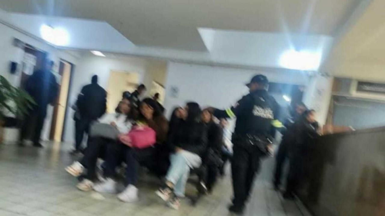 Un operativo realizado en un bar en San Felipe del Progreso dejó 28 detenidos, 25 eran estudiantes del Cecyte y algunos menores de edad. Foto: Cortesía