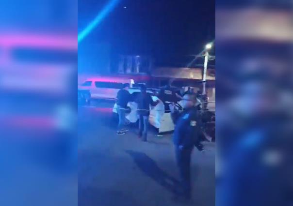 VIDEO: Mueren 2, destrozan auto en choque con muro del Mexibús en Ecatepec