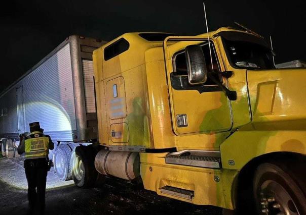 Aseguran tráiler con 30 toneladas de azúcar con reporte de robo en Morelos