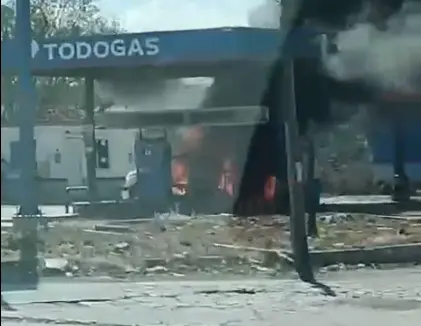 Autoridades investigan causas del incendio en gasera Todo Gas en Apodaca