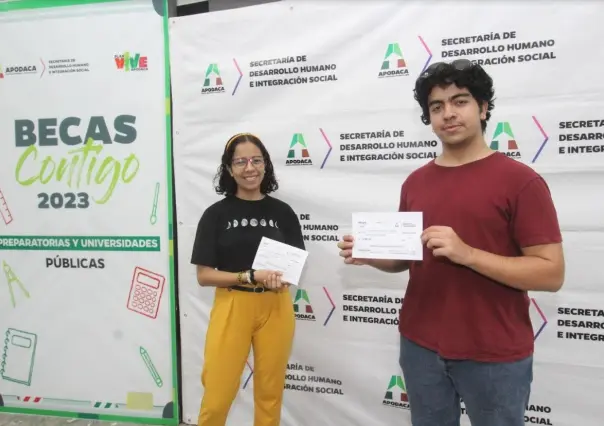 Entrega Gobierno de Apodaca más de 8 mil becas a estudiantes de prepa y facultad