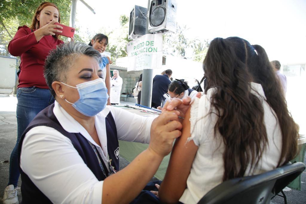 Inicia campaña de vacunación contra el VPH en escuelas de la CDMX. Foto: @SSaludCdMx