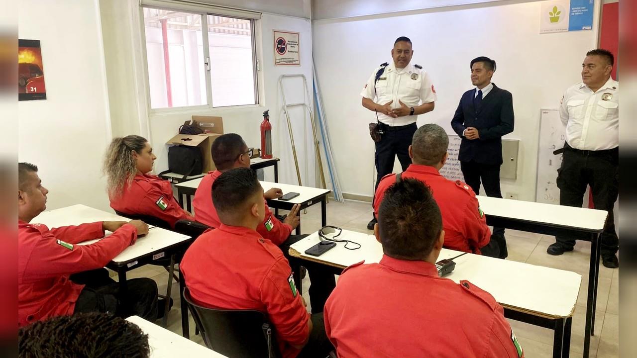 Se capacita Protección civil en Lenguaje de Señas Mexicano LSM para brindar mejor servicio. Foto: Facebook Dirección municipal de Protección Civil y Bomberos de Durango