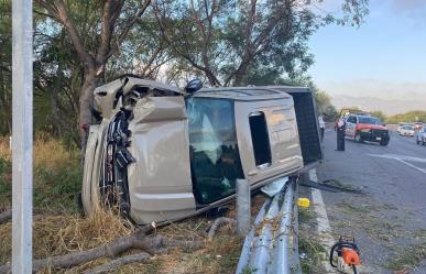 Volcadura deja dos personas lesionadas en Guadalupe