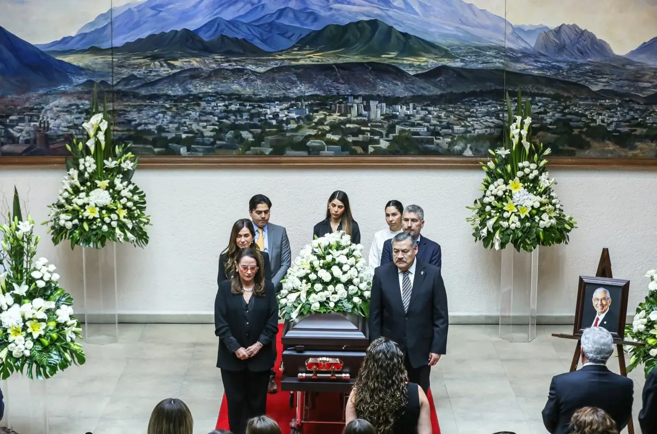 Despedida con honores al doctor Luis Eugenio Todd en la UANL