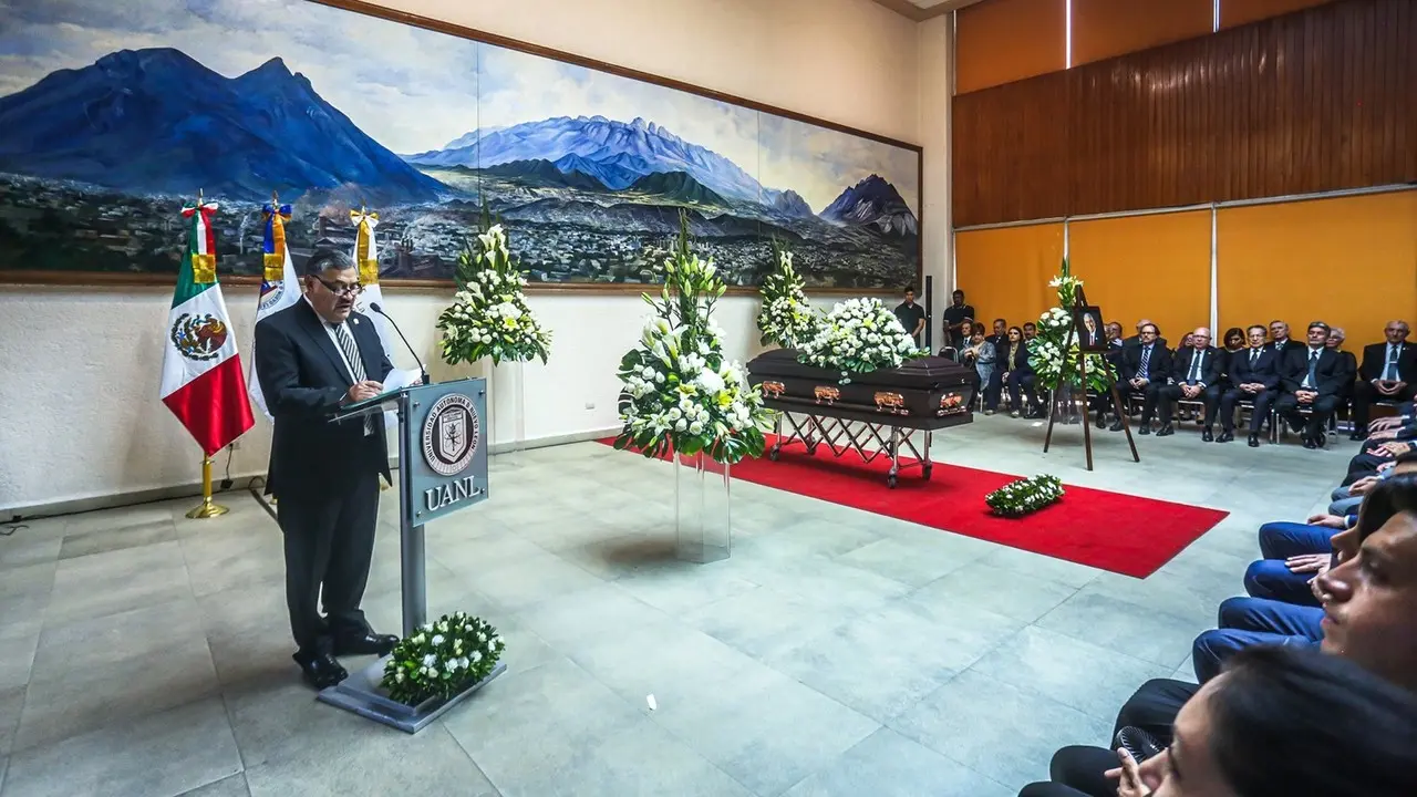 Despedida con honores al doctor Luis Eugenio Todd en la UANL