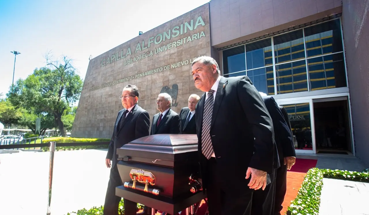 Despedida con honores al doctor Luis Eugenio Todd en la UANL