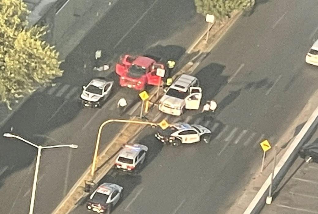 El cierre de la avenida Batallón de San Patricio ha generado complicaciones en el tráfico de la zona, por lo que las autoridades están trabajando para restablecer la normalidad a la brevedad posible. Foto: Especial.