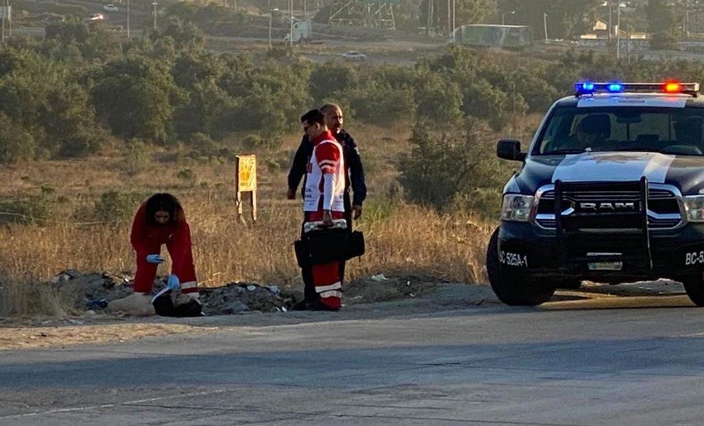 La víctima fue identificada como Ghanem, de 38 años, cuyo cuerpo fue abandonado en un paraje del bulevar 2000 que une Tijuana con Playas de Rosarito en Baja California. Foto: Especial.