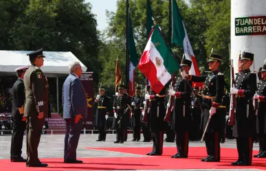 AMLO honra a Niños Héroes de Chapultepec sin los poderes judicial ni legislativo