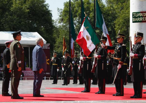 AMLO honra a Niños Héroes de Chapultepec sin los poderes judicial ni legislativo