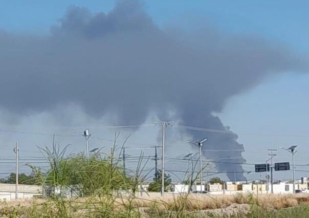 Se incendia empresa de tráileres en Escobedo