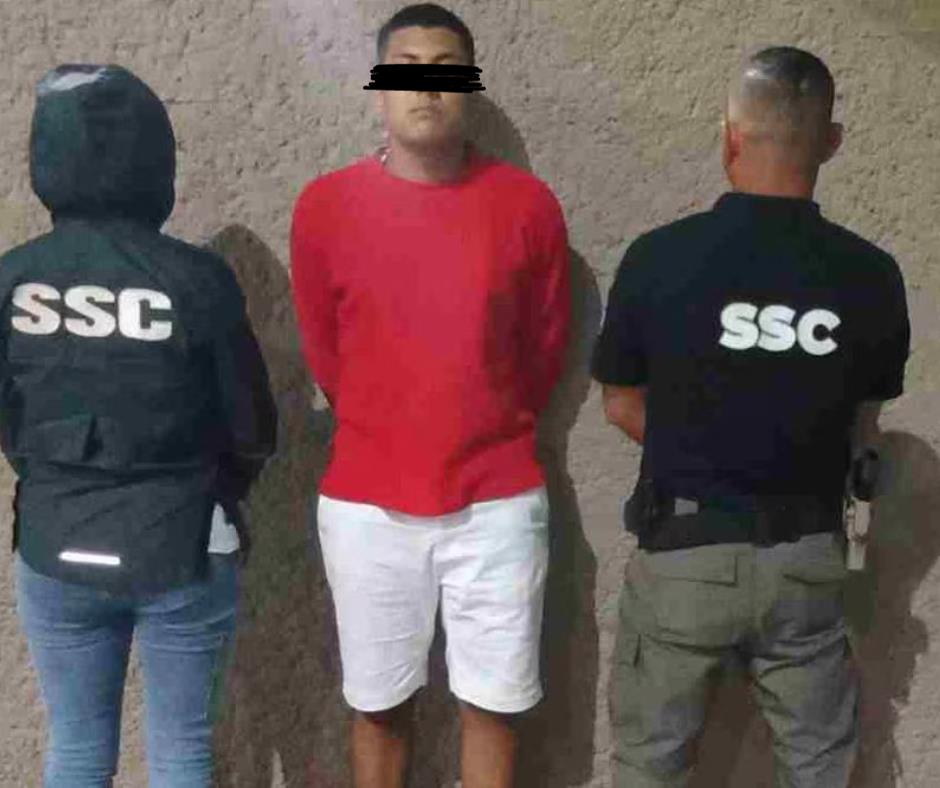 Cae El Arthur, supuesto sicario de Los Macarios, con drogas y arma en la GAM. Foto: SSC CDMX