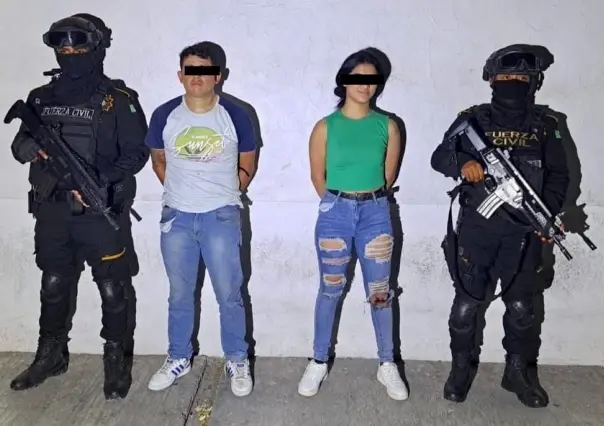 Caen dos personas con drogas y un arma en la colonia Fomerrey 110 de Monterrey