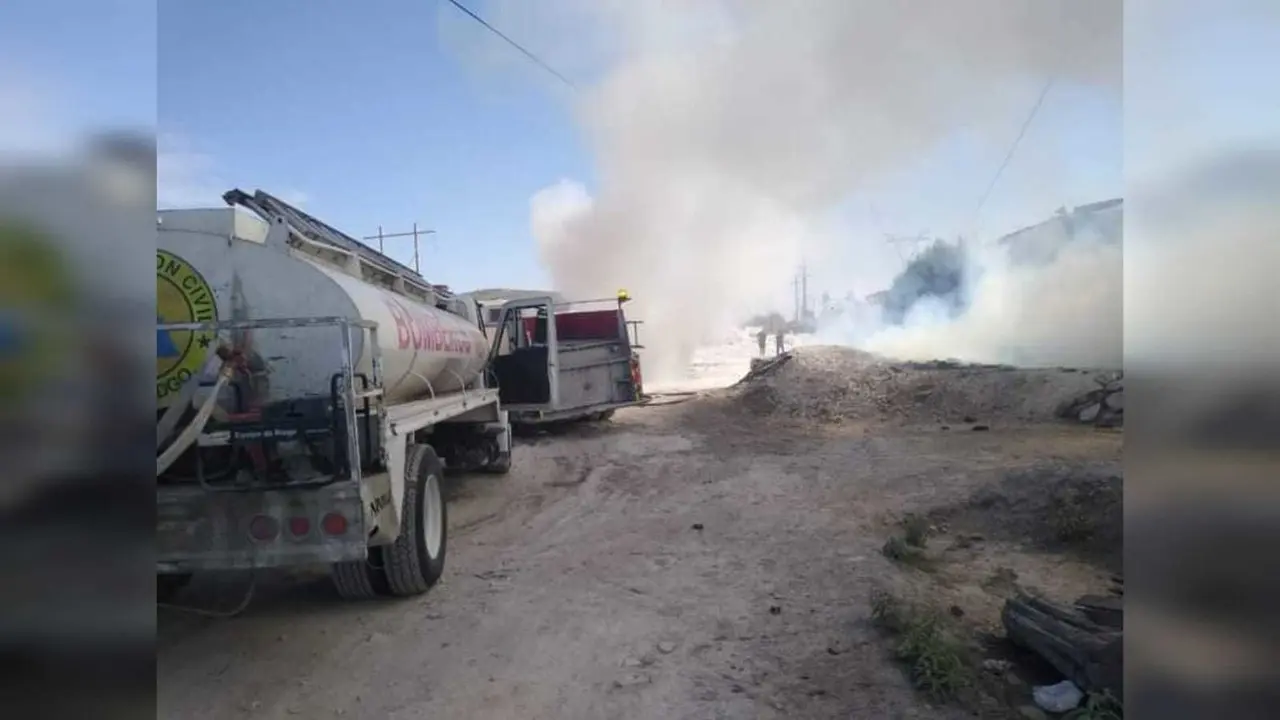 Tampoco se conoce la causa que pudo originar este incendio. Foto: Facebook Protección Civil y Bomberos Lerdo.