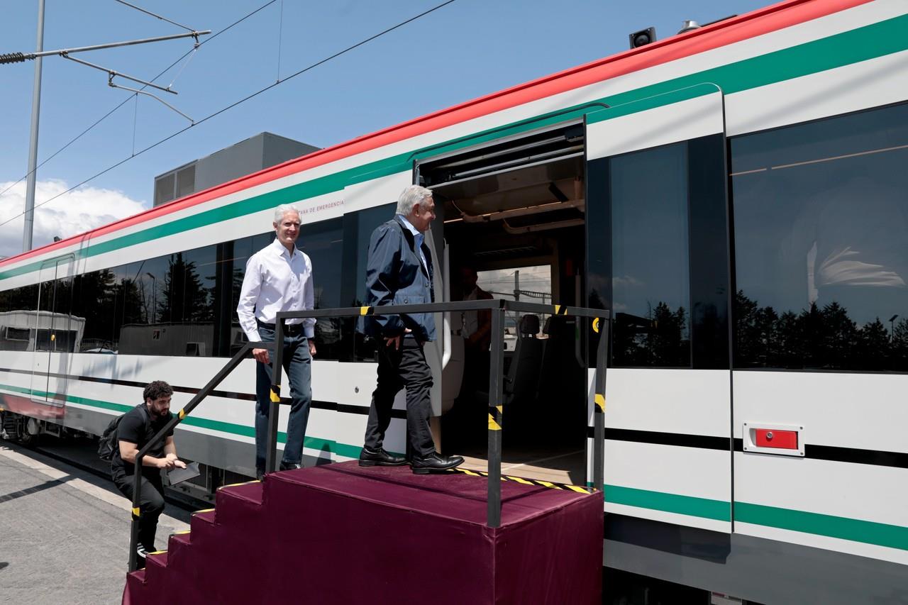 Supervisión de la obra del Tren Interurbano México-Toluca. Crédito: @alfredodelmazo.