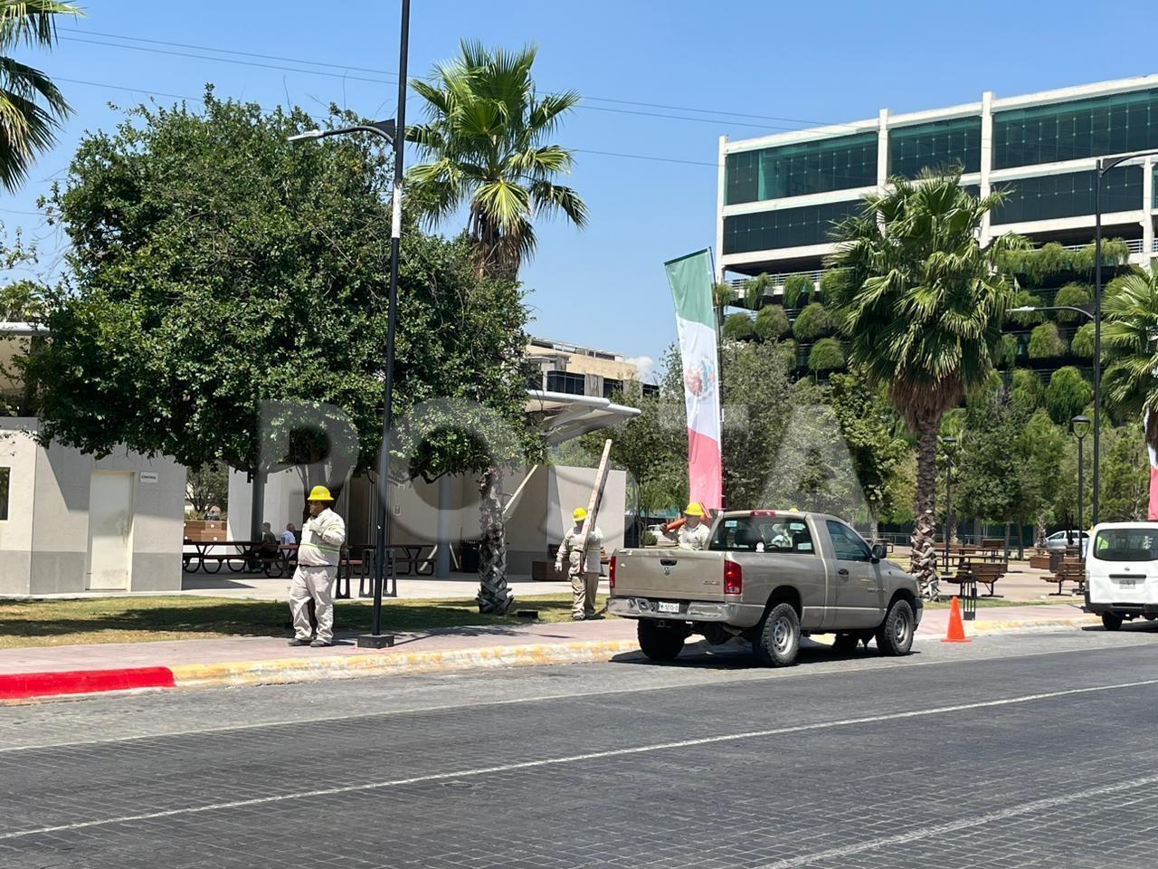 Eliminan riesgos eléctricos alrededor de la Macroplaza previo al Grito