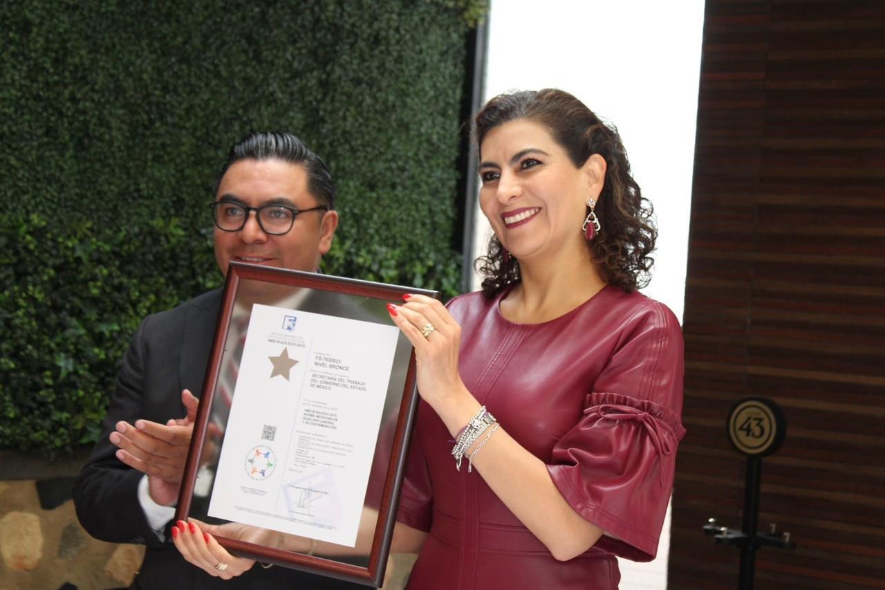 Recibe Secretaría del Trabajo del Gobierno del Estado de México la certificación en la Norma Mexicana NMX-R025-SCFI-2015. Crédito: GEM.