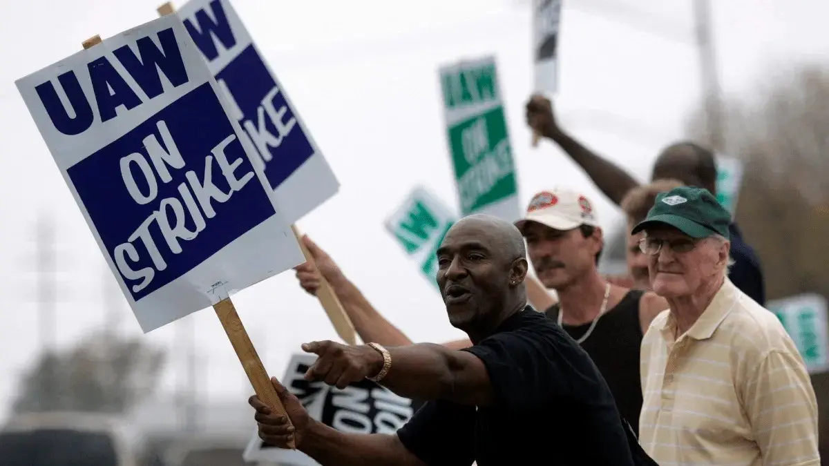 El ataque inusualmente amplio del UAW se produce en medio de un resurgimiento del activismo laboral en Estados Unidos. Foto: CNN.