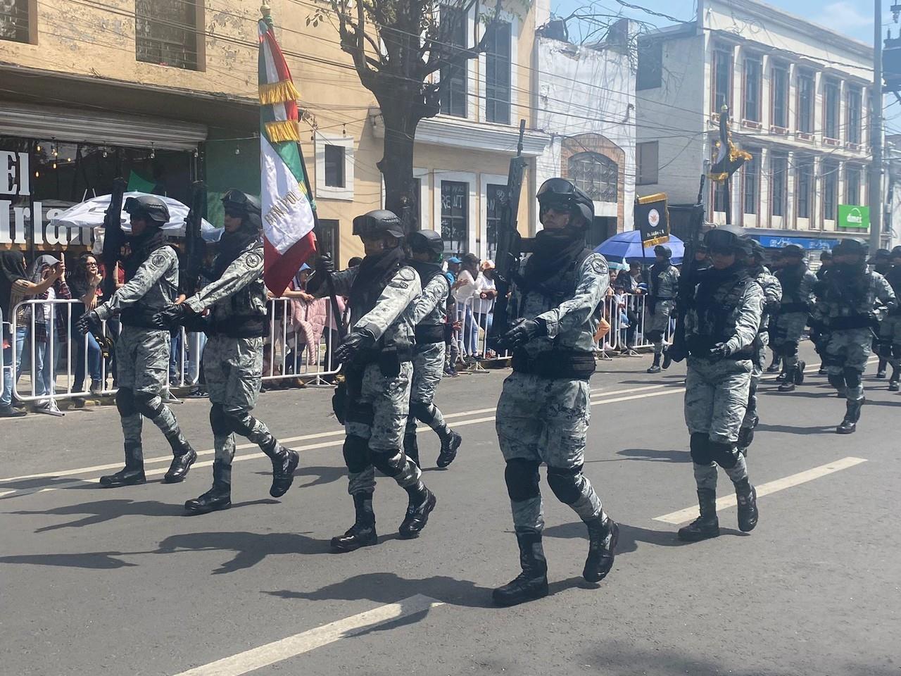 En el desfile Cívico-Militar de este 16 de septiembre en Toluca participaron más de 20 contingentes de corporaciones de seguridad, auxilio y planteles educativos. Foto. Captura de pantalla