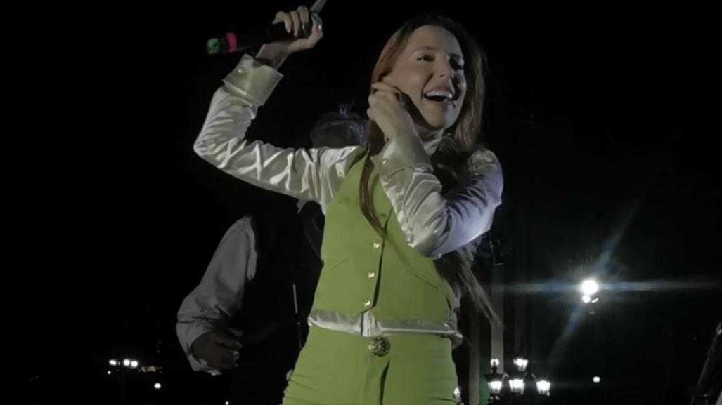 Majo Aguilar se luce con mariachi en la Macro Fiesta Mexicana