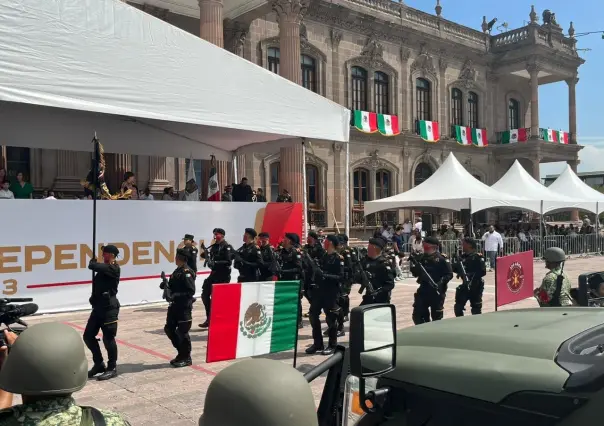 Familias regias asisten a desfile de Independencia