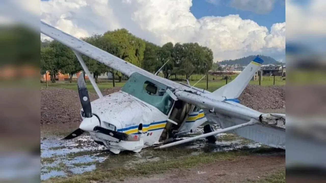 Destruida quedó la avioneta donde viajaban los Varones de Culiacán luego de impactarse en la sierra de Durango. Foto: Facebook Brandon Sainz.