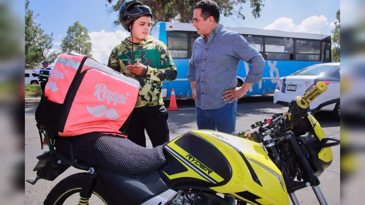 Entregarán casco a motoclistas infraccionados por falta de dicho accesorio