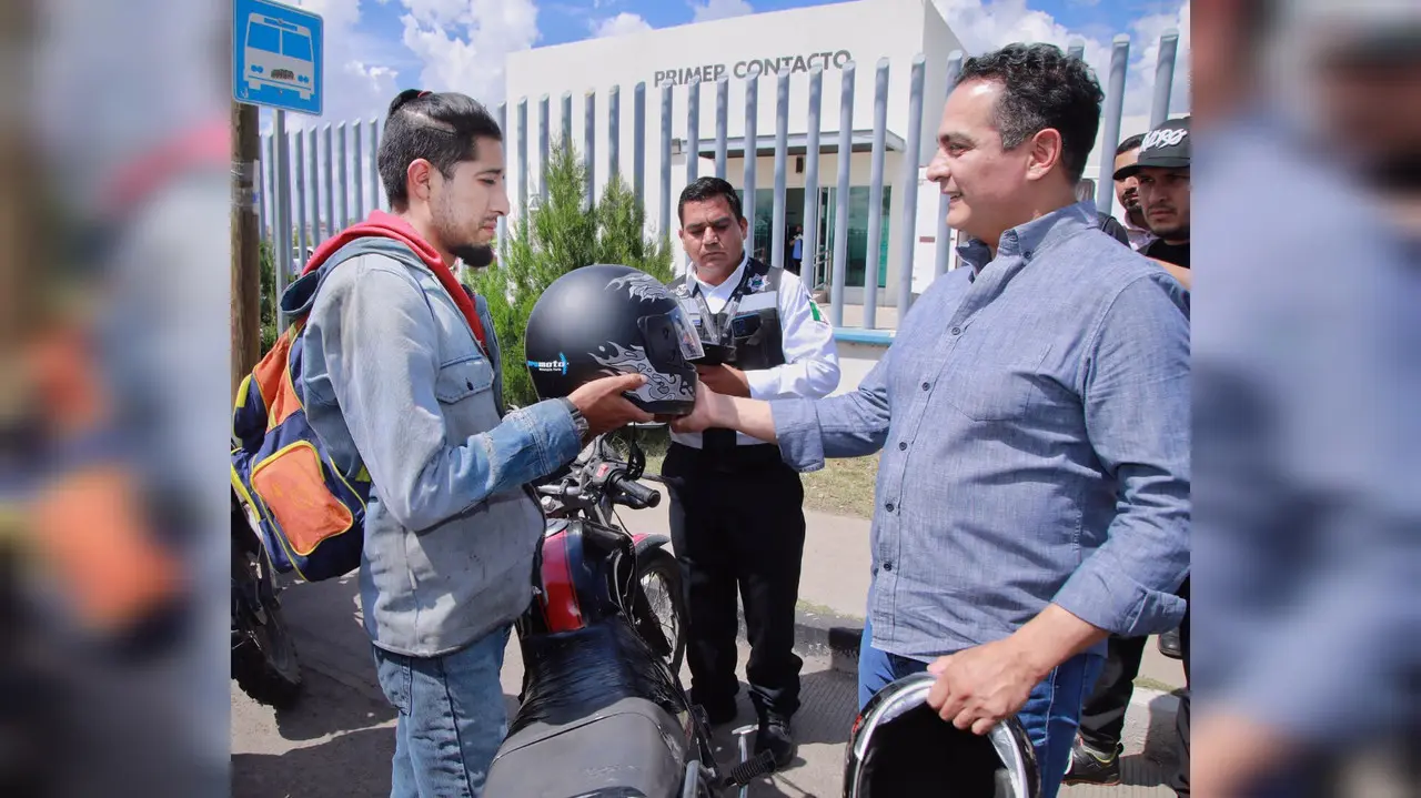 Entregarán casco a motoclistas infraccionados por falta de dicho accesorio