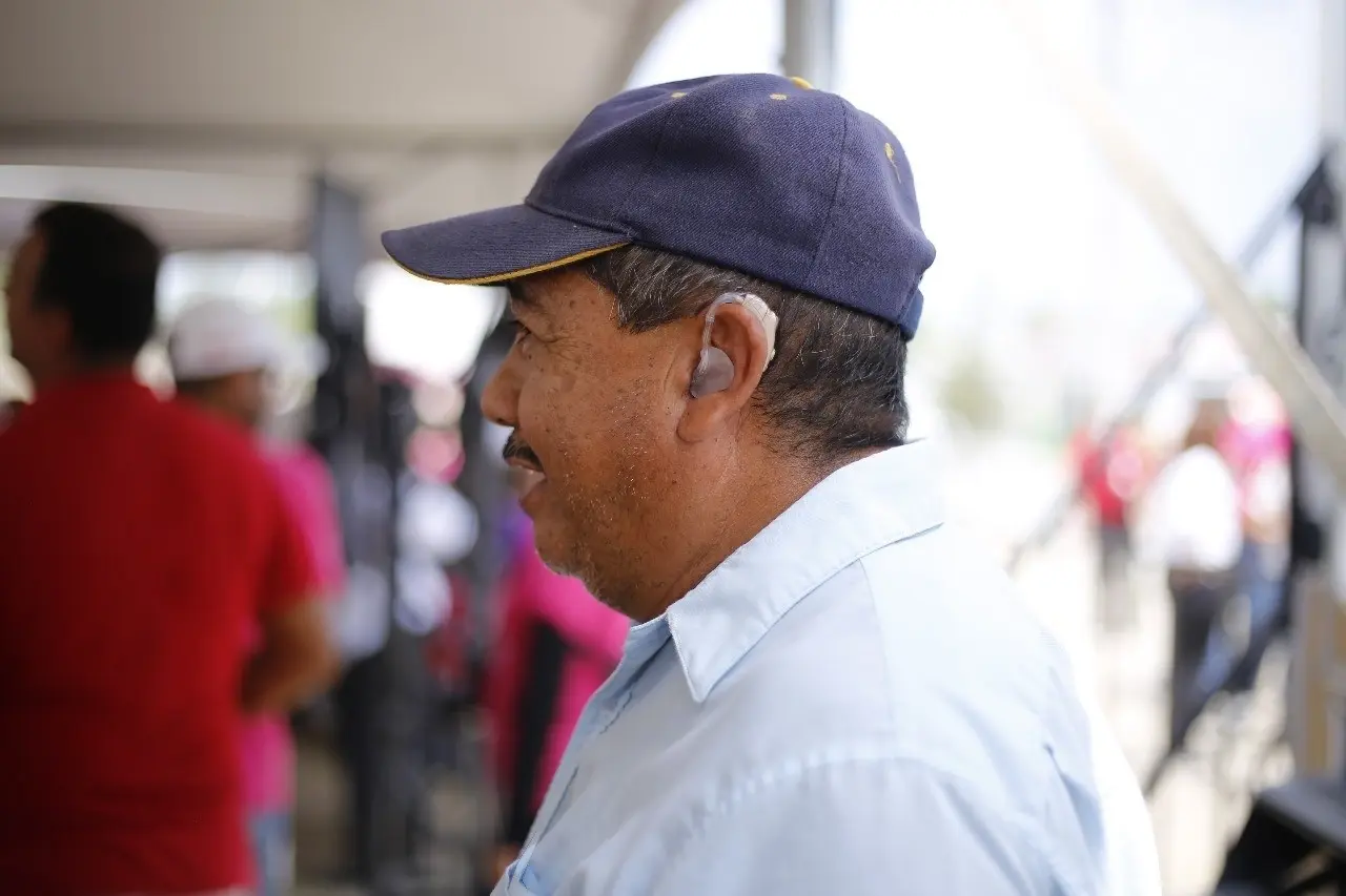 Secretaría de Igualdad e Inclusión entrega 11 mil aparatos auditivos gratuitos