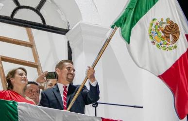 ¡Viva el ¿erótico? pueblo de México!: alcalde se equivoca en el grito