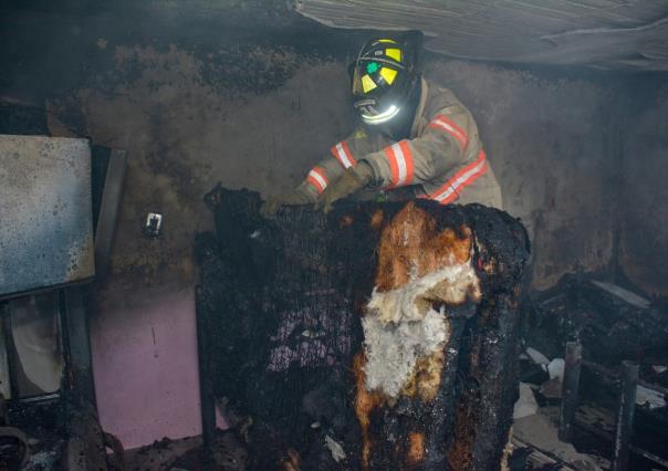 ¡Qué susto! Arde una habitación en domicilio en Atizapán, no reportan heridos