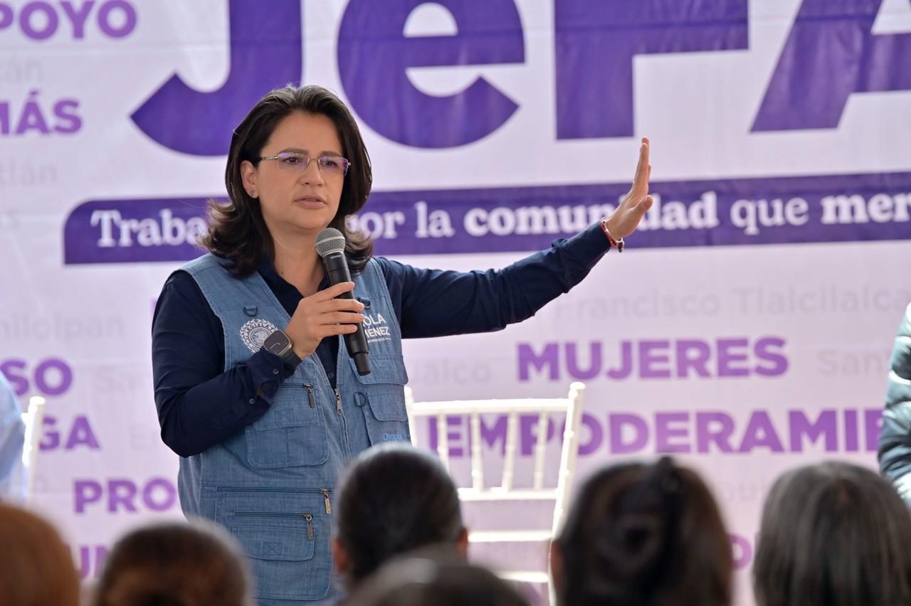 La diputada Paola Jiménez Hernández encabezó la tercera entrega de las tarjetas de beneficios de ‘La JeFA. Crédito: Legismex.