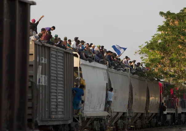 Ferromex suspende trenes de carga por culpa de migrantes en México