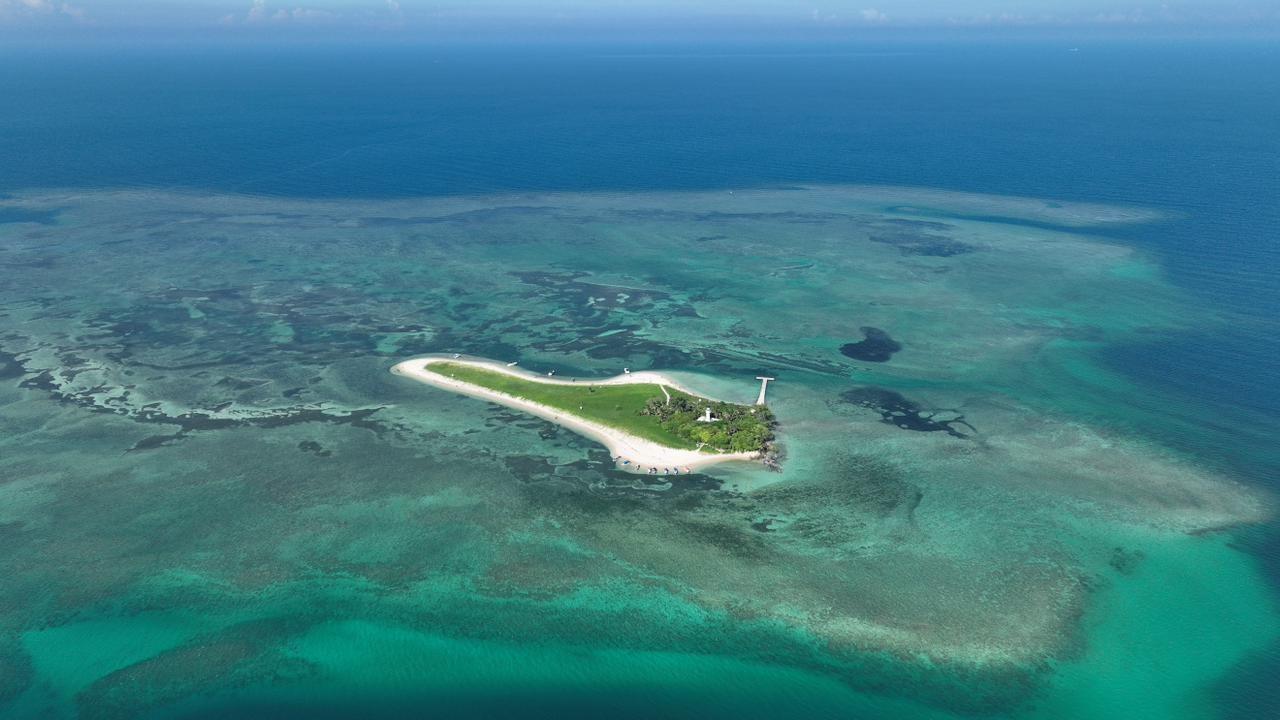 Esta Isla forma parte del Sistema Arrecifal Veracruzano y es conocida por su belleza natural y su importancia ecológica, además, regala postales hermosas con sus aguas cristalinas y turquesas. Foto: Osberto Vera.