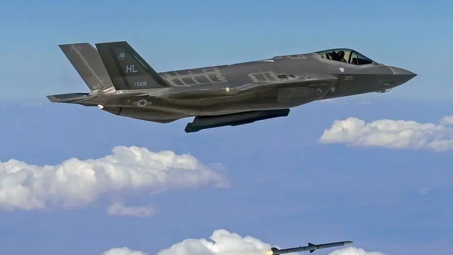 El caza F-35 Lightning II es un avión muy codiciado, especialmente por Ucrania, porque su forma y características impiden que pueda ser detectado por radar. Foto: Telemundo.