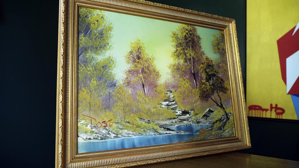 El cuadro A Walk in the Woods, la primera obra de Bob Ross pintada durante su icónico programa de televisión The Joy of Painting. (AP Foto/Mark Vancleave)