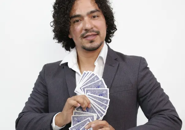 Adrián Baroni: El mago mexicano premiado por la International Magicians Society